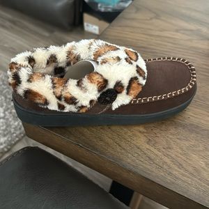 Brand New Earth Origins Run About Rane Slippers